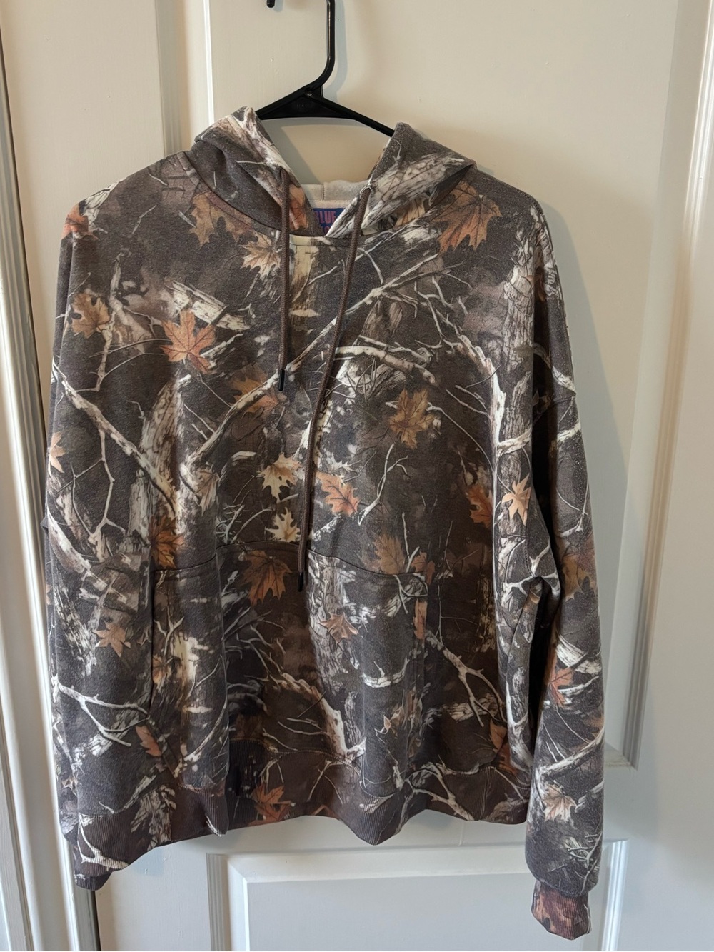 Camo Leaf Print Pullover Hoodie in Brown and Tan